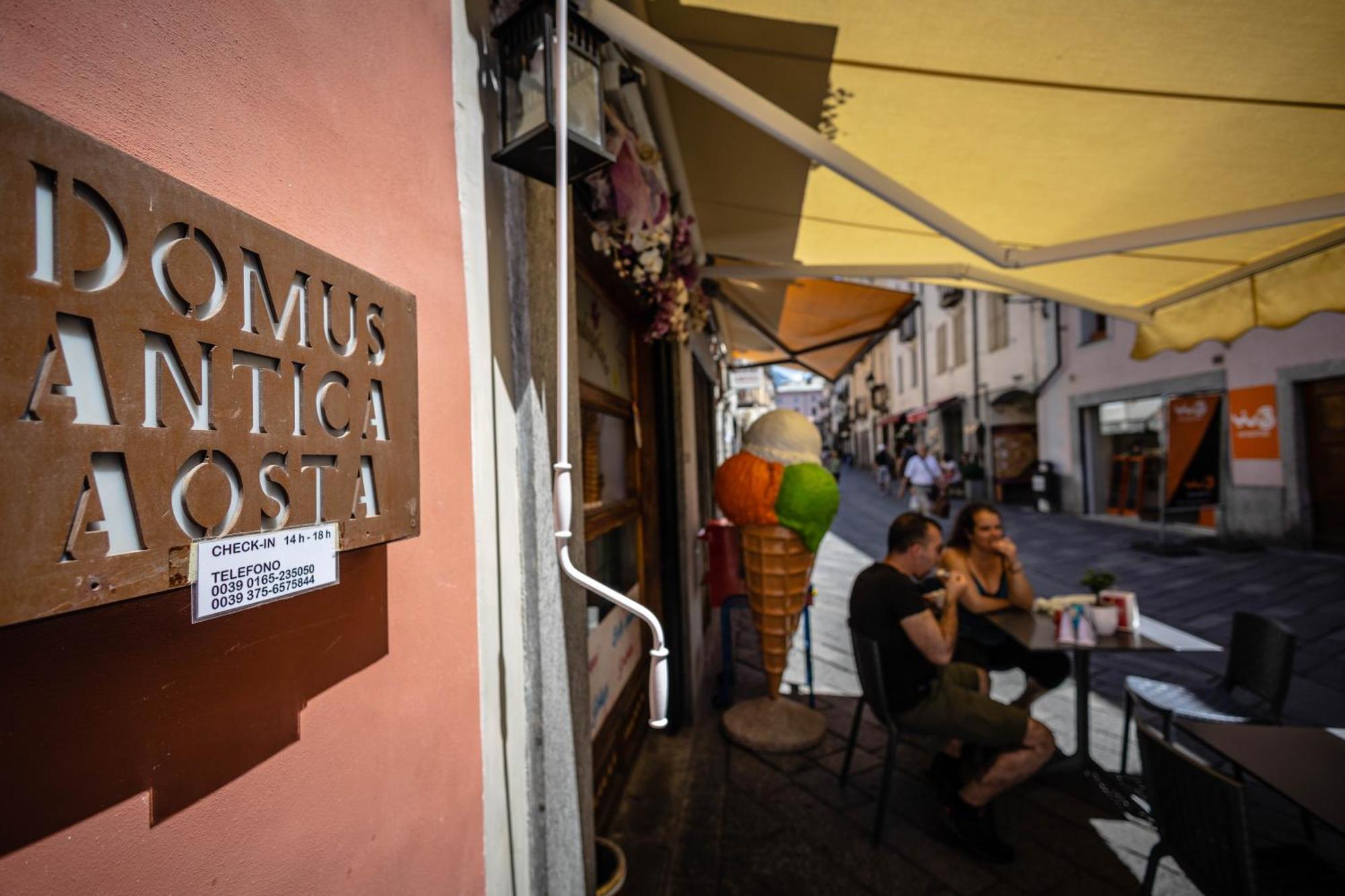 Domus Antica Aosta Hotel Luaran gambar