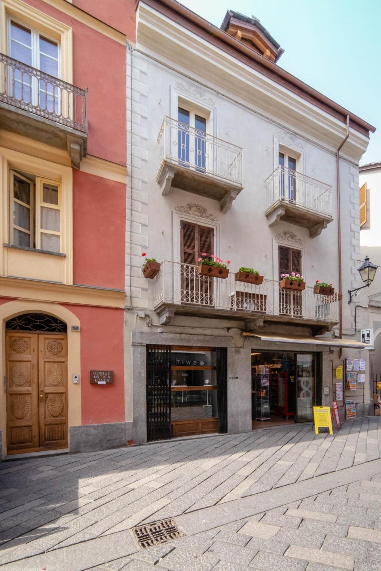 Domus Antica Aosta Hotel Luaran gambar