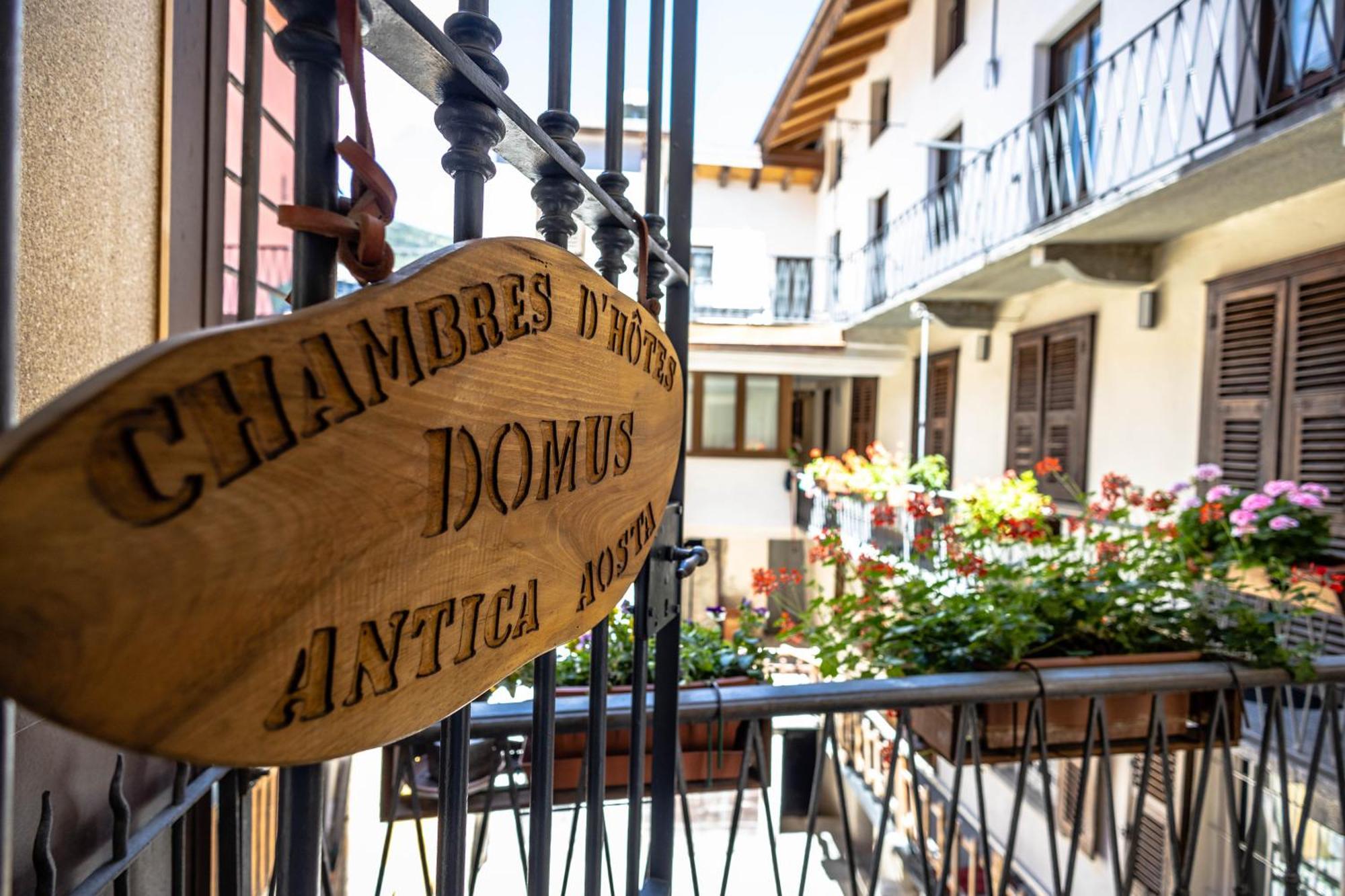 Domus Antica Aosta Hotel Luaran gambar