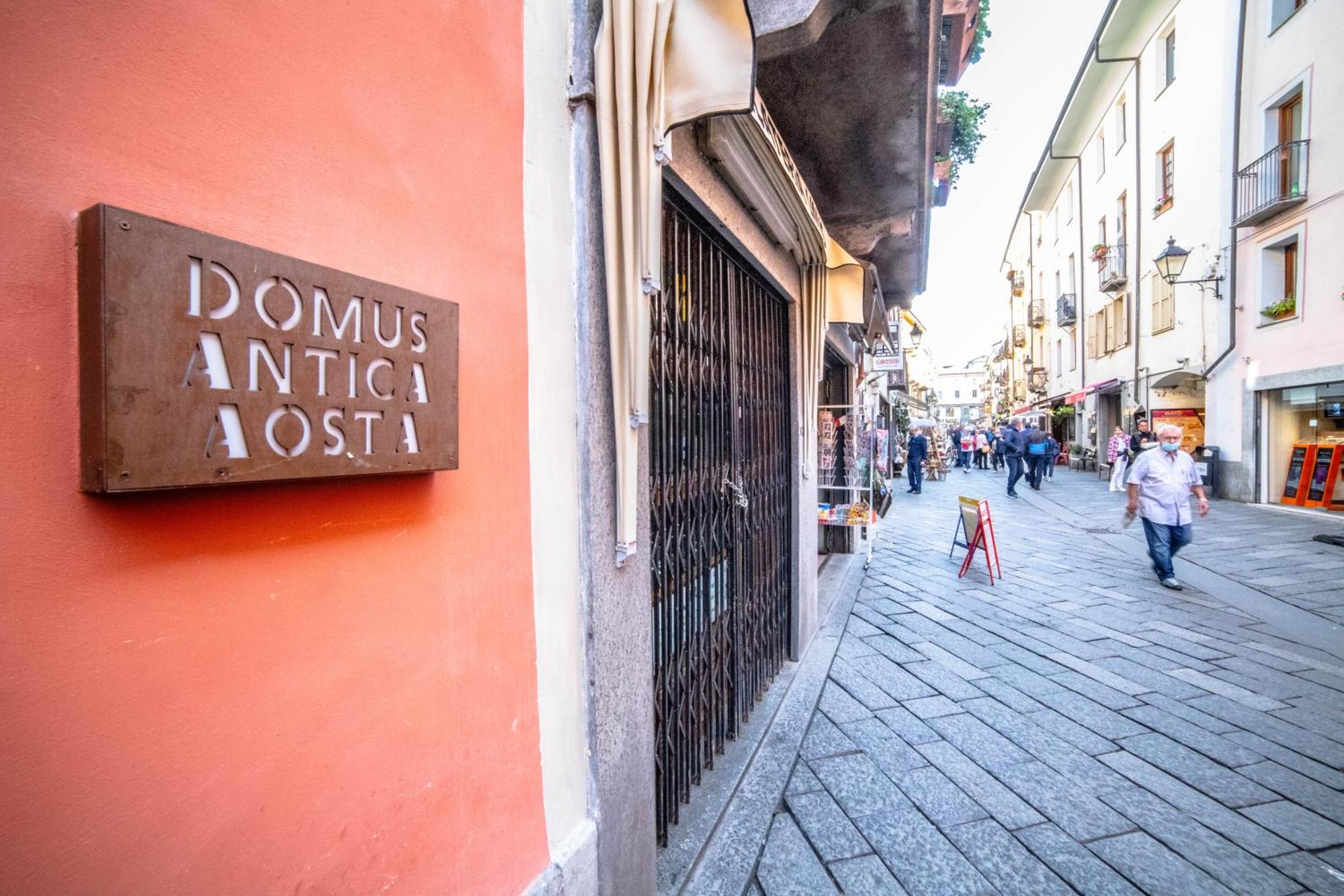 Domus Antica Aosta Hotel Luaran gambar