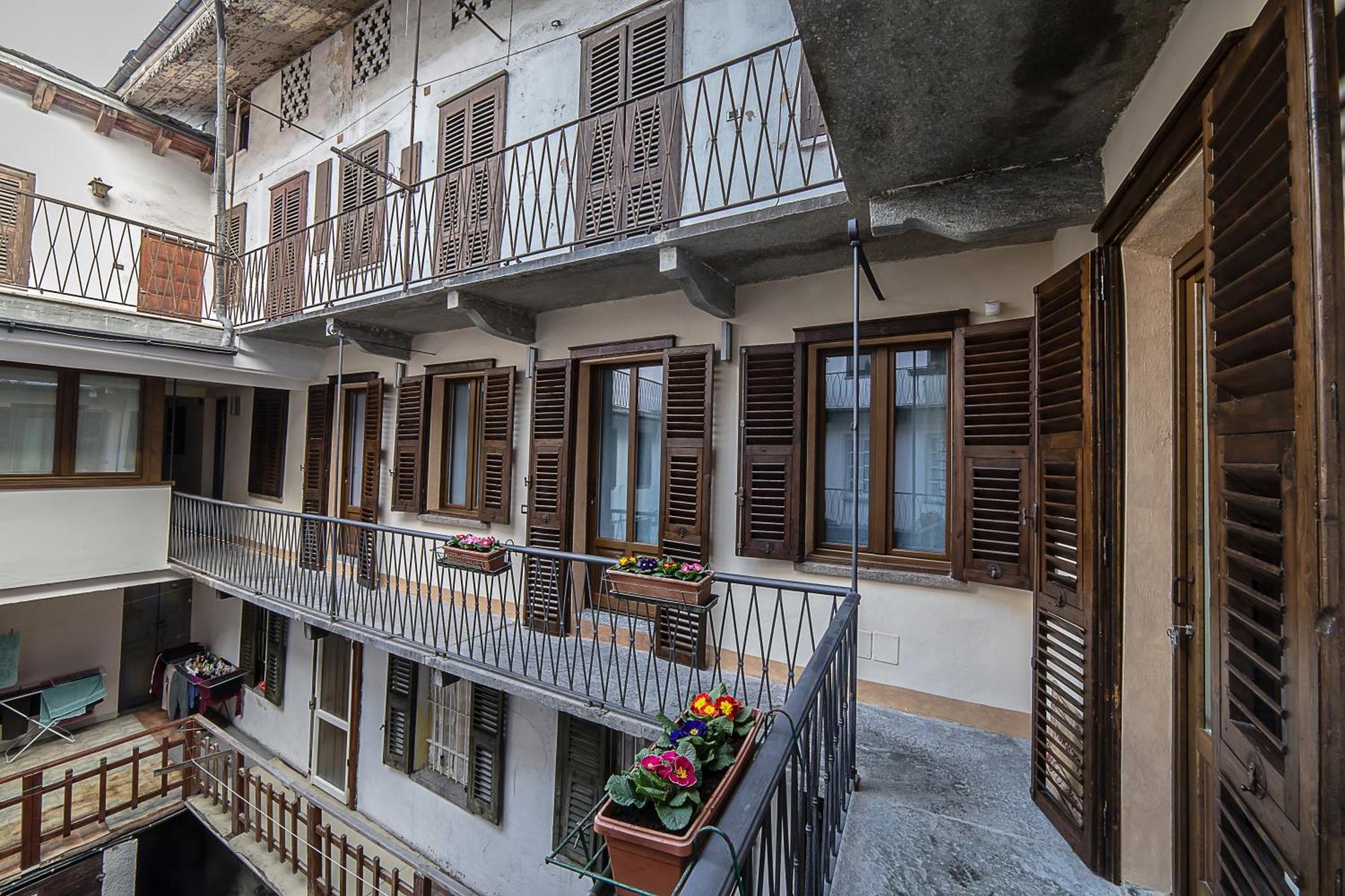 Domus Antica Aosta Hotel Luaran gambar