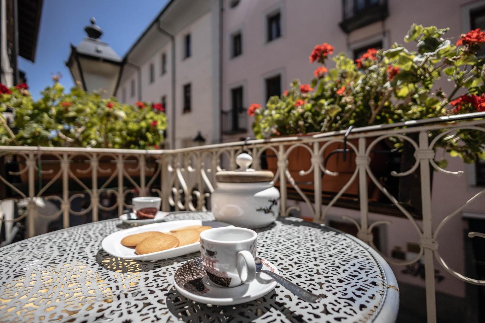 Domus Antica Aosta Hotel Luaran gambar